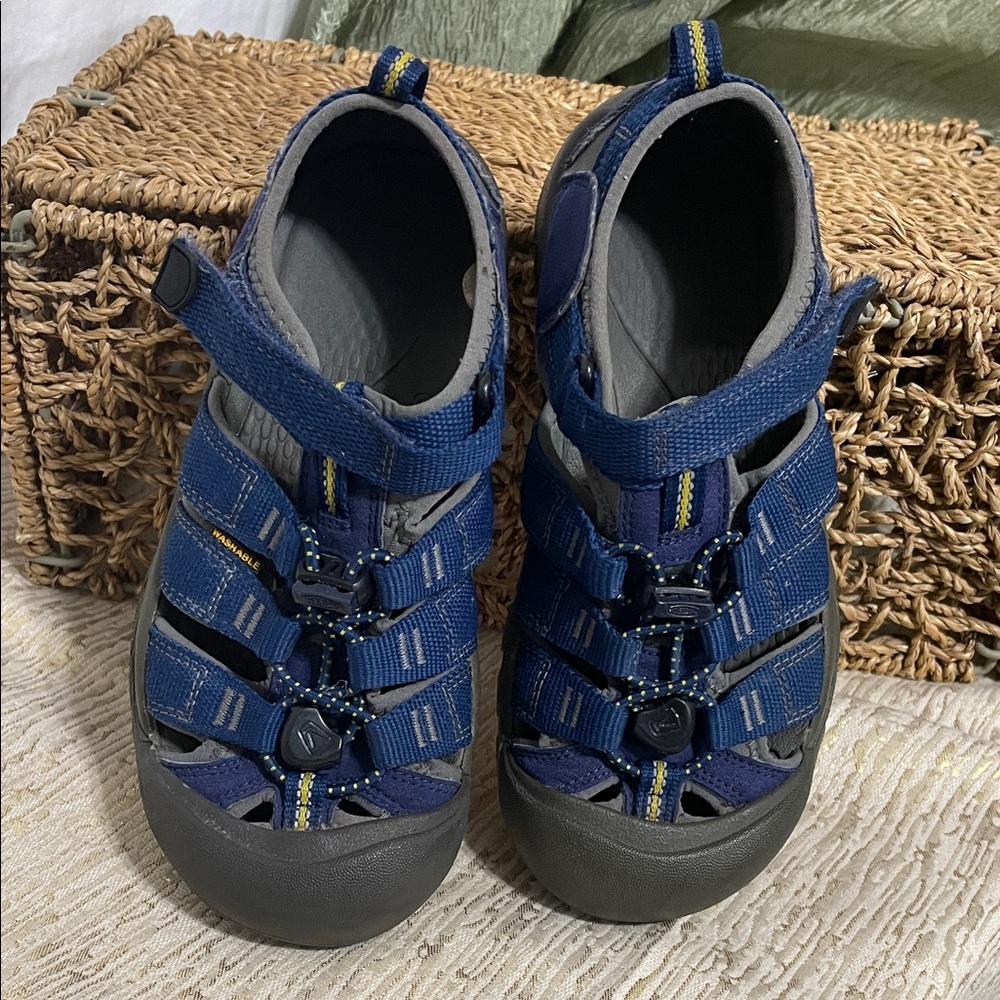 KEEN Washable Blue and Gray Water Sandals Kids Sz 2 MINT